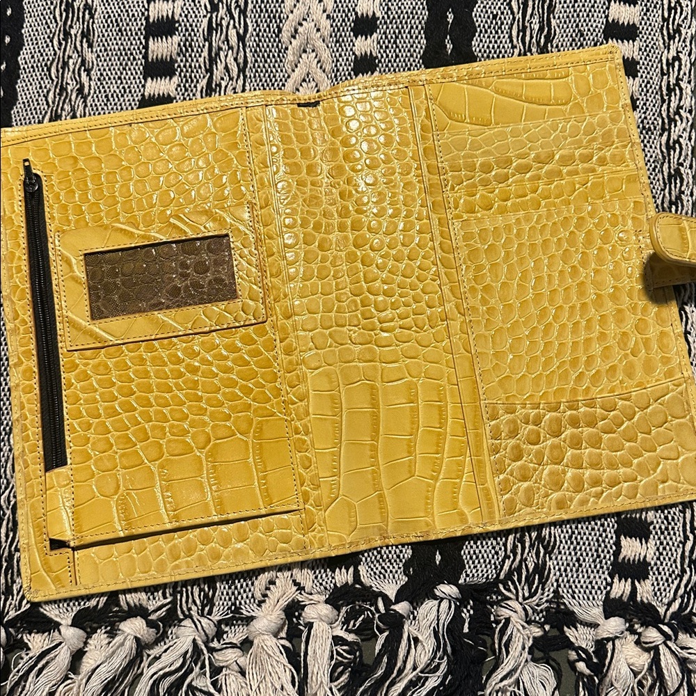 Yellow Clutch ✨🖤✨ - Picture 3 of 6